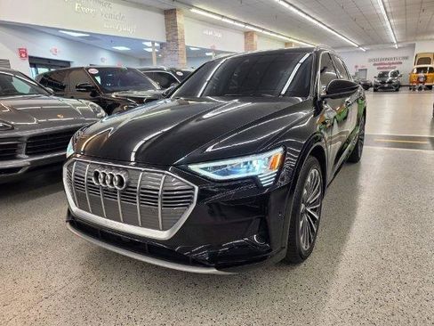 Used 2019 Audi e-tron Prestige w/ Prestige Package AWD/4WD image 1