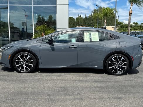 Used 2023 Toyota Prius Prime Premium FWD image 9