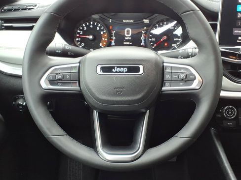 Used 2025 Jeep Compass Limited AWD/4WD image 13
