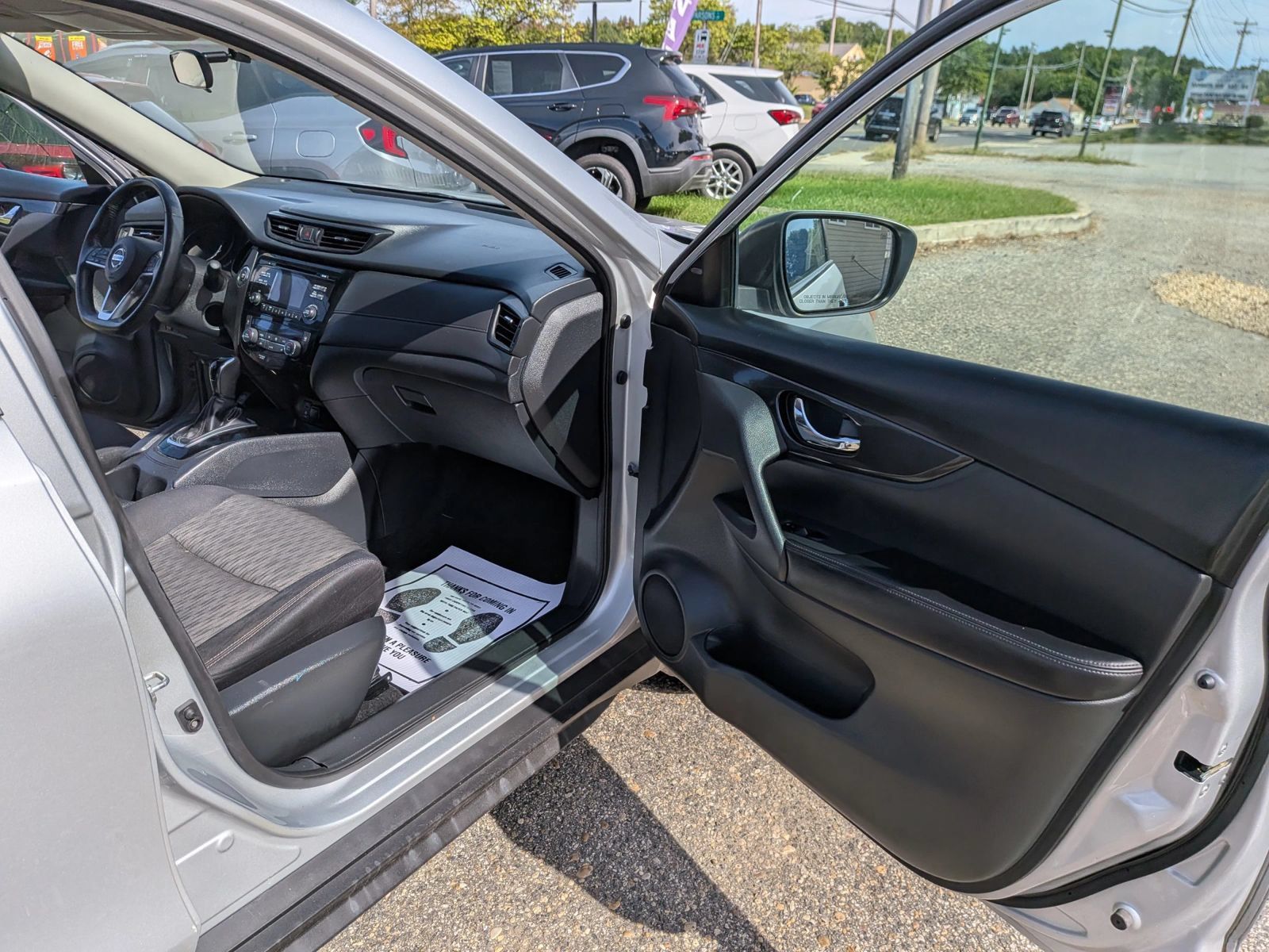 Used 2017 Nissan Rogue SV AWD/4WD image 35