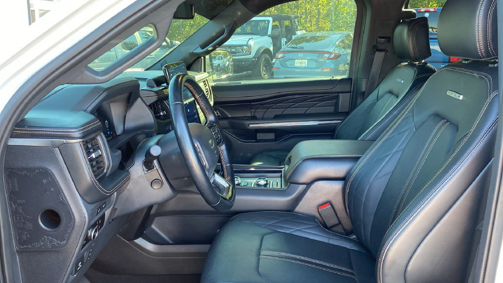 Used 2024 Ford Expedition Platinum AWD/4WD image 16