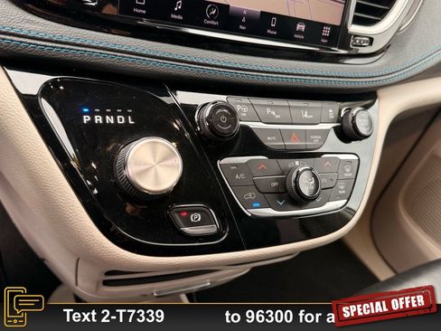 Used 2021 Chrysler Pacifica Touring-L image 22