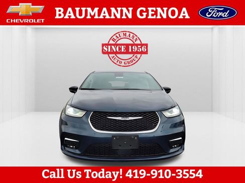 Used 2023 Chrysler Pacifica Touring-L image 14