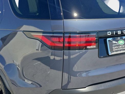 Used 2025 Land Rover Discovery S image 40