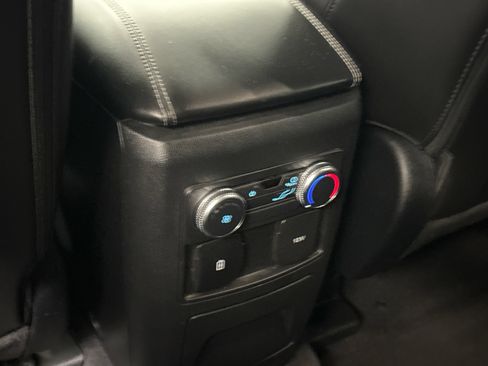 Used 2022 Ford Explorer XLT w/ Equipment Group 202A image 18