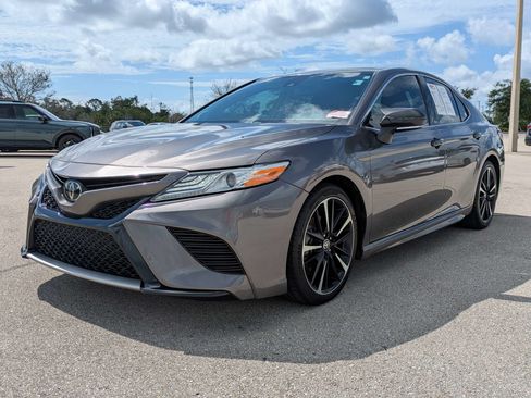 Used 2020 Toyota Camry XSE FWD image 9