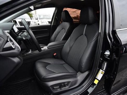 Used 2021 Toyota Camry SE image 17