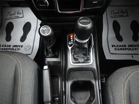 Used 2024 Jeep Gladiator Sport AWD/4WD image 19