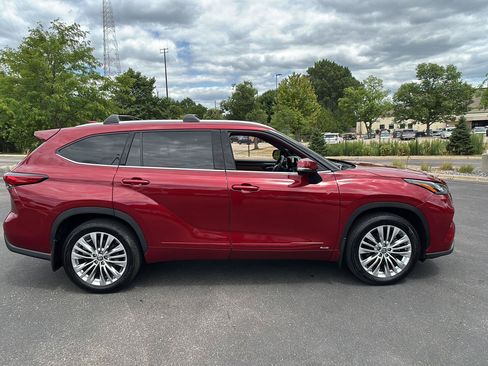 Used 2023 Toyota Highlander Platinum AWD/4WD image 9