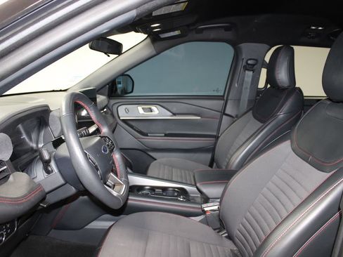 Used 2025 Ford Explorer ST-Line w/ ST-Line Street Pack AWD/4WD image 18