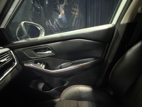 Used 2025 Nissan Rogue SV image 16