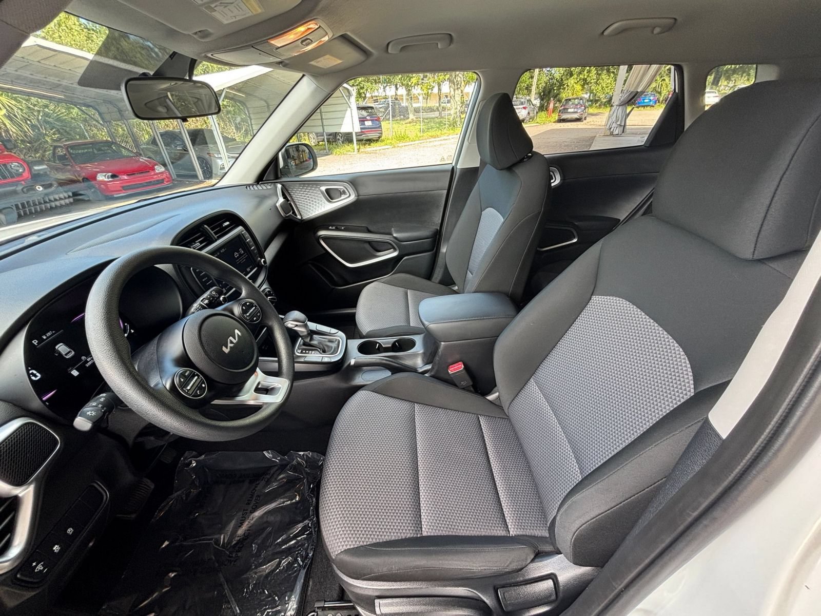 Used 2025 Kia Soul LX w/ LX Technology Package FWD image 24