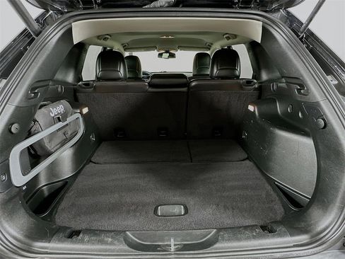 Used 2018 Jeep Cherokee Trailhawk w/ Quick Order Package 27L image 25