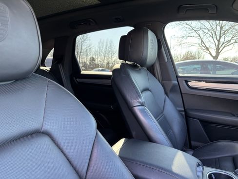 Used 2020 Porsche Cayenne S image 34