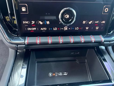 Used 2025 GMC Yukon XL AT4 w/ AT4 Premium Package AWD/4WD image 36
