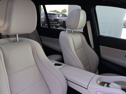 Used 2025 Mercedes-Benz GLS 450 4MATIC image 33
