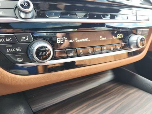 Used 2023 BMW 530i w/ Premium Package image 33