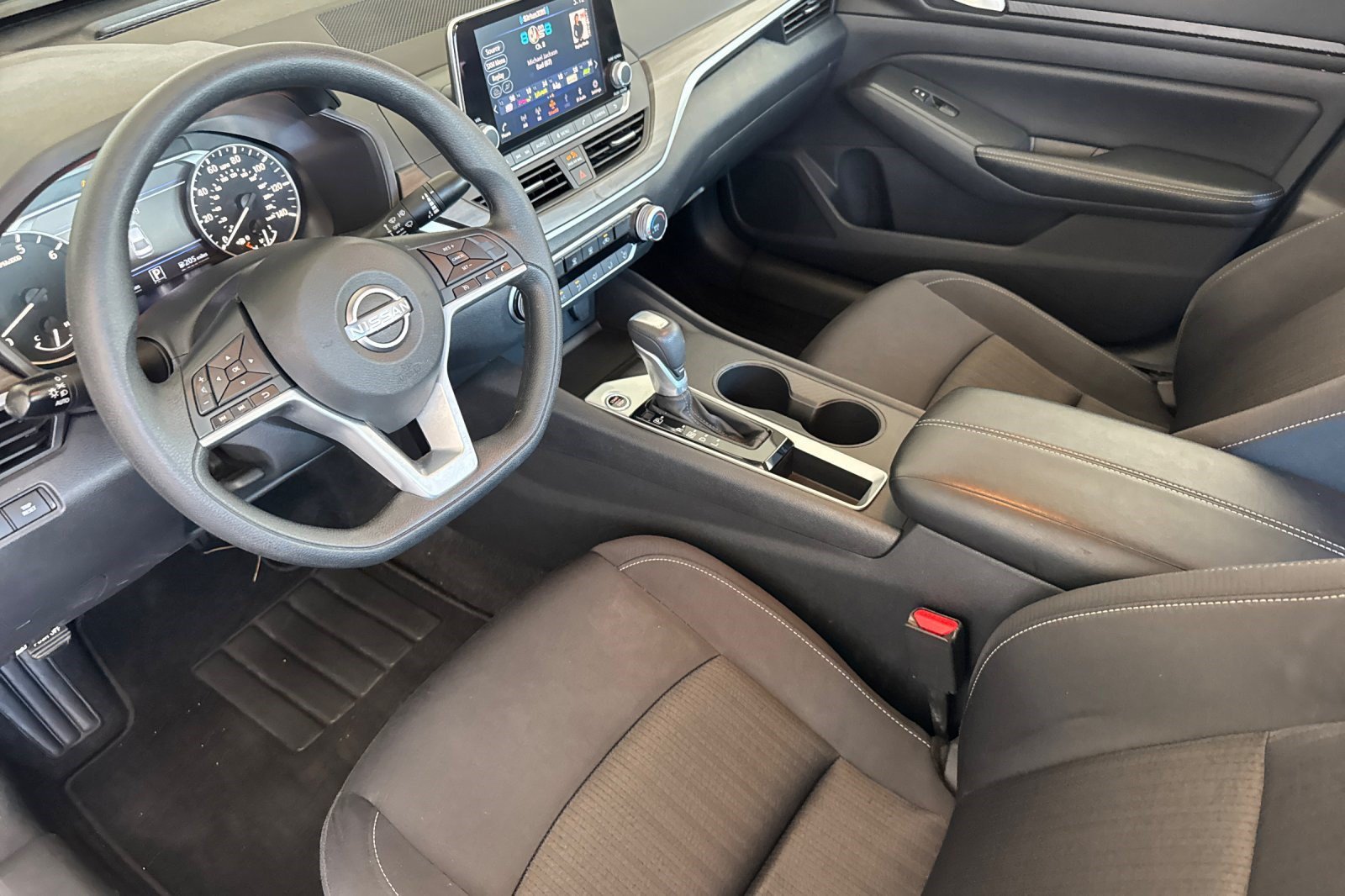 Used 2025 Nissan Altima 2.5 SV FWD image 4