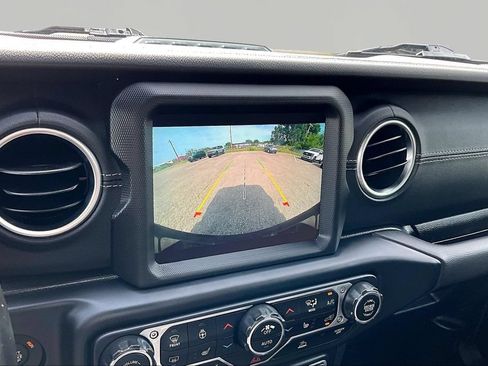 Used 2022 Jeep Wrangler Unlimited Sahara w/ Cold Weather Group AWD/4WD image 21