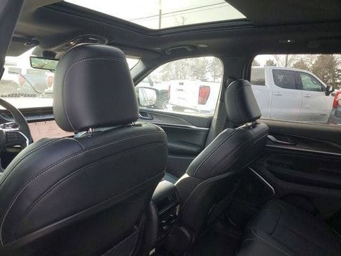 New 2026 Jeep Grand Cherokee Limited AWD/4WD image 11