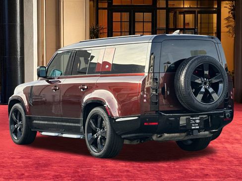 Used 2023 Land Rover Defender 130 X-Dynamic SE image 4