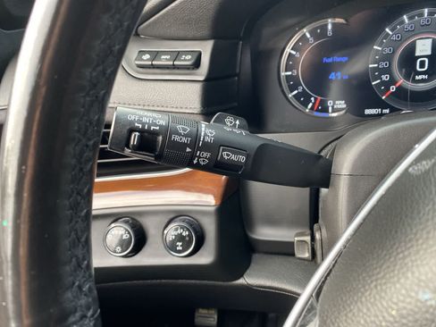 Used 2019 Cadillac Escalade ESV Luxury AWD/4WD image 22
