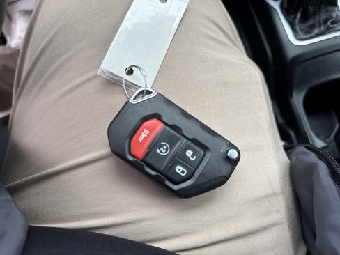 Used 2022 Jeep Gladiator Sport image 27