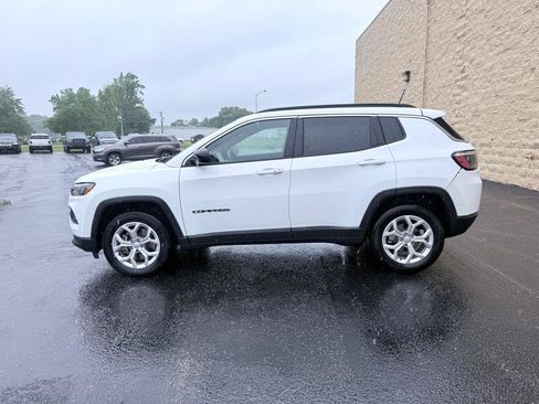 Used 2024 Jeep Compass Latitude AWD/4WD image 2