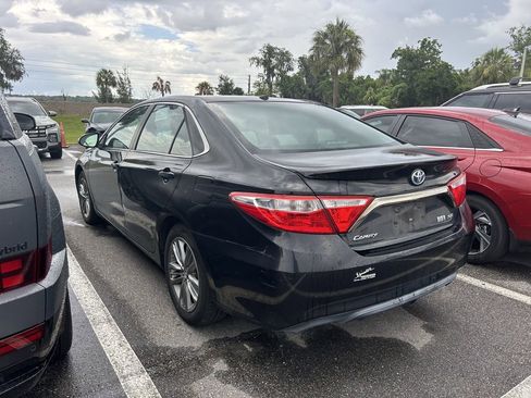 Used 2015 Toyota Camry SE w/ Moonroof Package FWD image 5