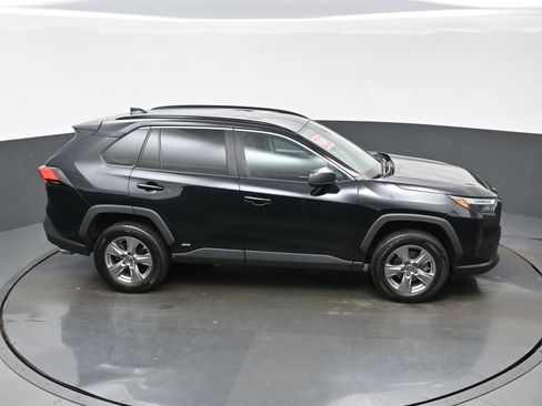 Used 2023 Toyota RAV4 LE AWD/4WD image 39