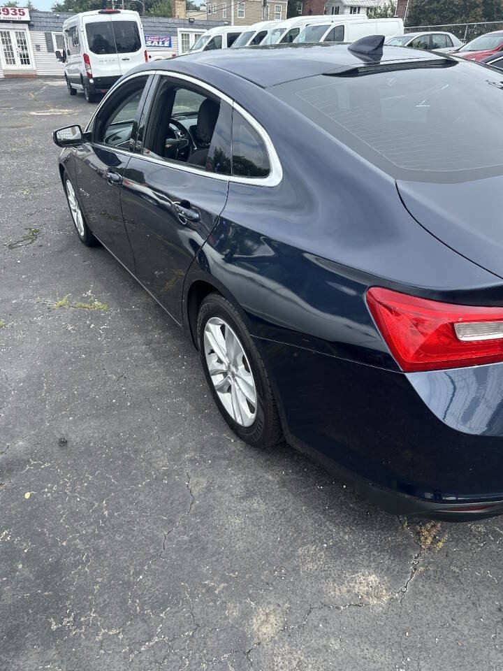 Used 2017 Chevrolet Malibu Hybrid w/ Driver Confidence Package FWD image 4