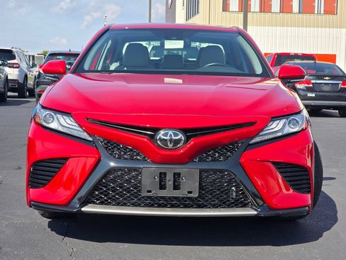 Used 2019 Toyota Camry XSE FWD image 3