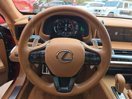 Used 2018 Lexus LC 500 Coupe w/ Touring Package RWD image 3