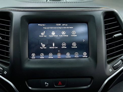 Used 2019 Jeep Cherokee Latitude Plus AWD/4WD image 30