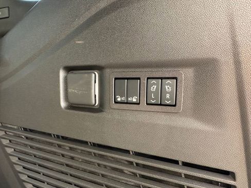 Used 2024 GMC Yukon Denali image 23