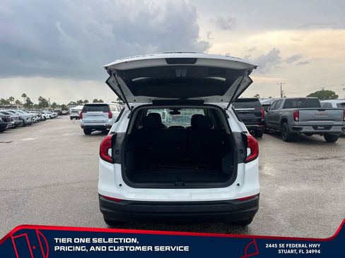 Used 2024 GMC Terrain SLE AWD/4WD image 16