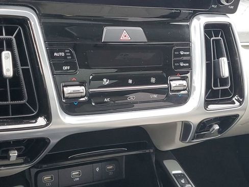 Certified 2023 Kia Sorento SX AWD/4WD image 29