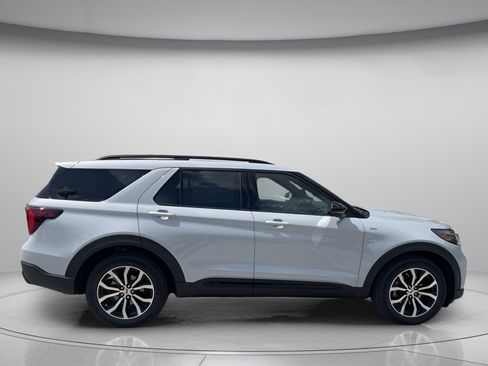 New 2026 Ford Explorer ST-Line RWD image 2