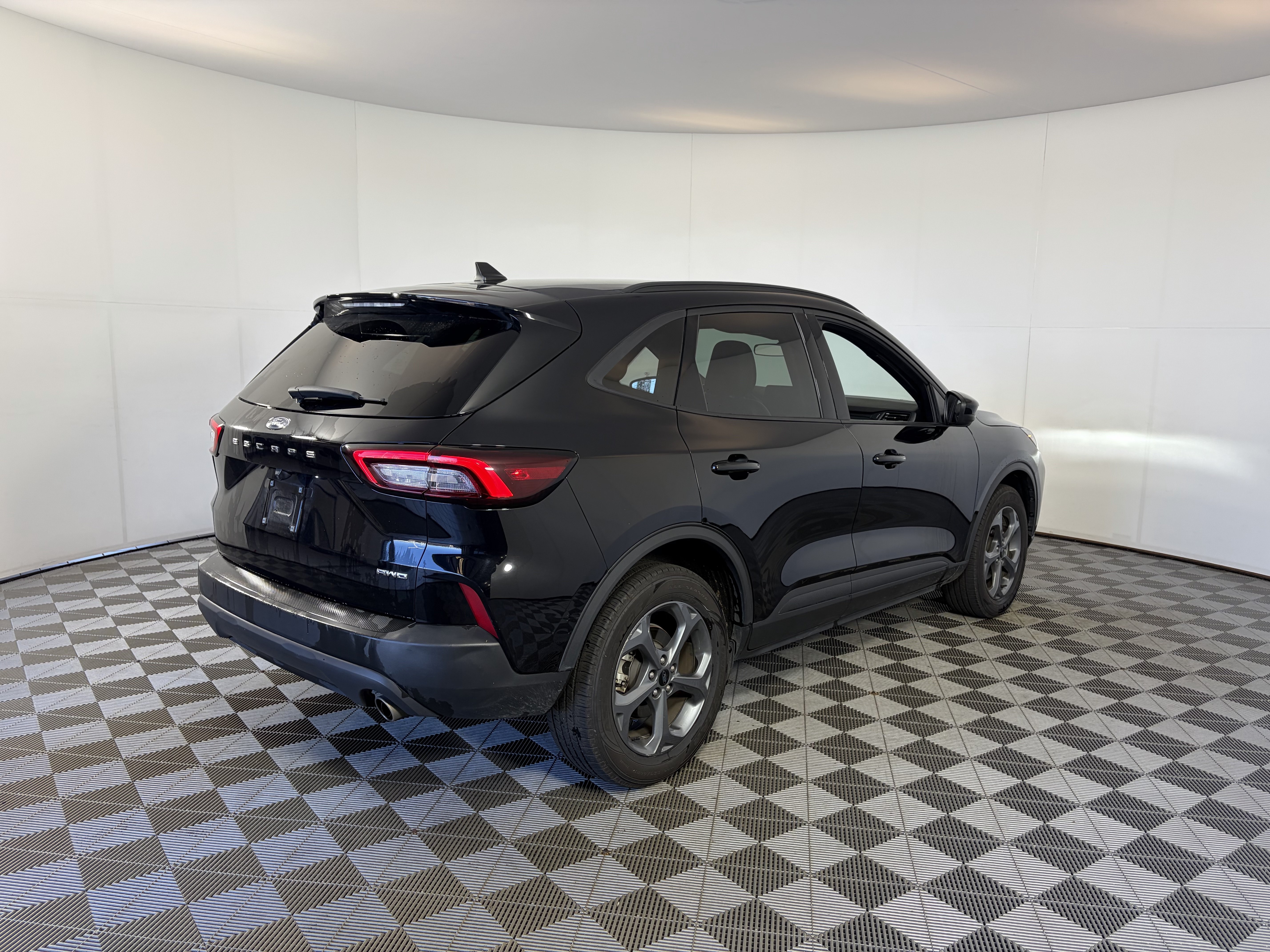 Used 2025 Ford Escape ST-Line Select AWD/4WD image 10