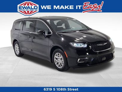 New 2026 Chrysler Pacifica Select