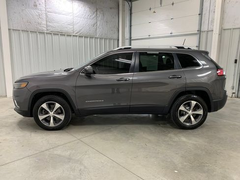 Used 2019 Jeep Cherokee Limited AWD/4WD image 4