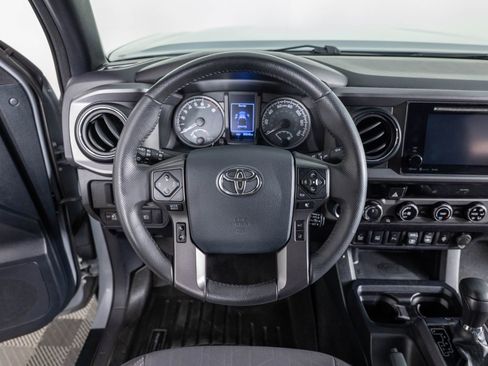 Used 2018 Toyota Tacoma TRD Off-Road w/ Technology Package image 28