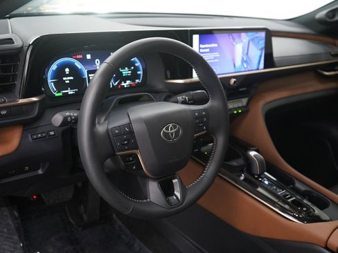 Used 2026 Toyota Crown Limited w/ Advanced Technology Package image 19