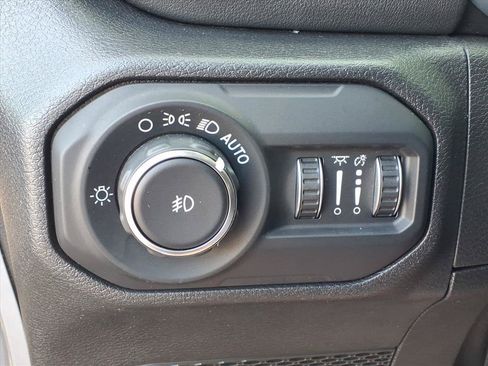 Used 2021 Jeep Wrangler Unlimited Sahara w/ Cold Weather Group AWD/4WD image 17
