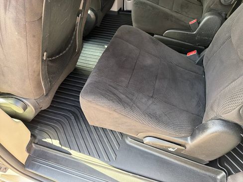 Used 2012 Dodge Grand Caravan SE FWD image 34