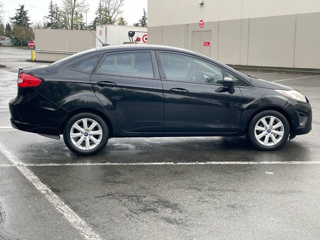 Used 2012 Ford Fiesta SE FWD image 6