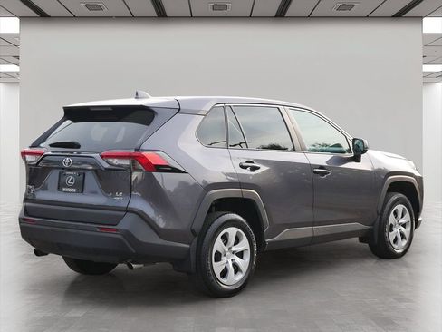 Used 2022 Toyota RAV4 LE AWD/4WD image 6