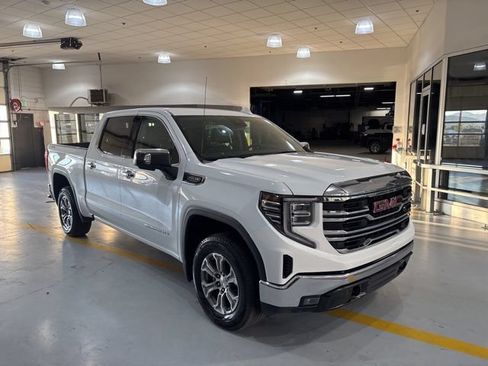 Used 2025 GMC Sierra 1500 SLT AWD/4WD image 4
