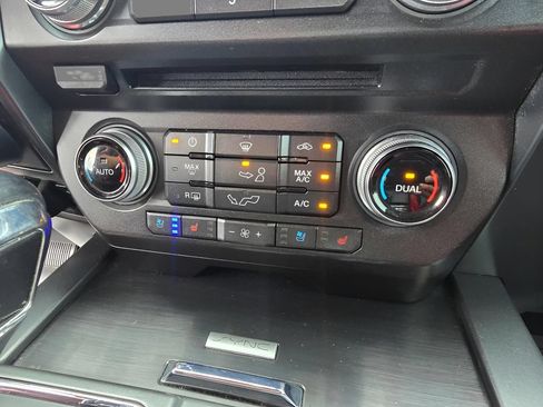Used 2018 Ford F150 Lariat w/ Equipment Group 502A Luxury AWD/4WD image 19