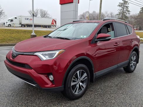Used 2018 Toyota RAV4 XLE image 4